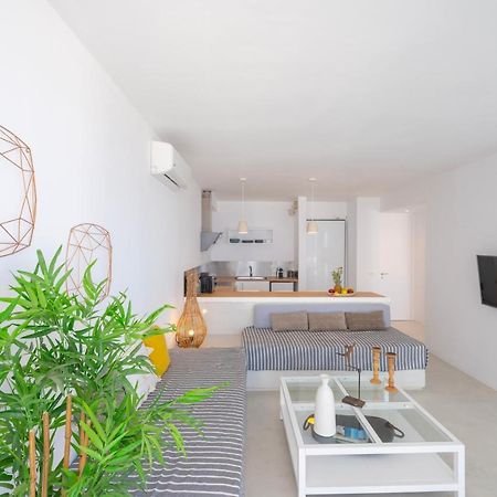 Infinite Blue Luxury Suites Тира Экстерьер фото