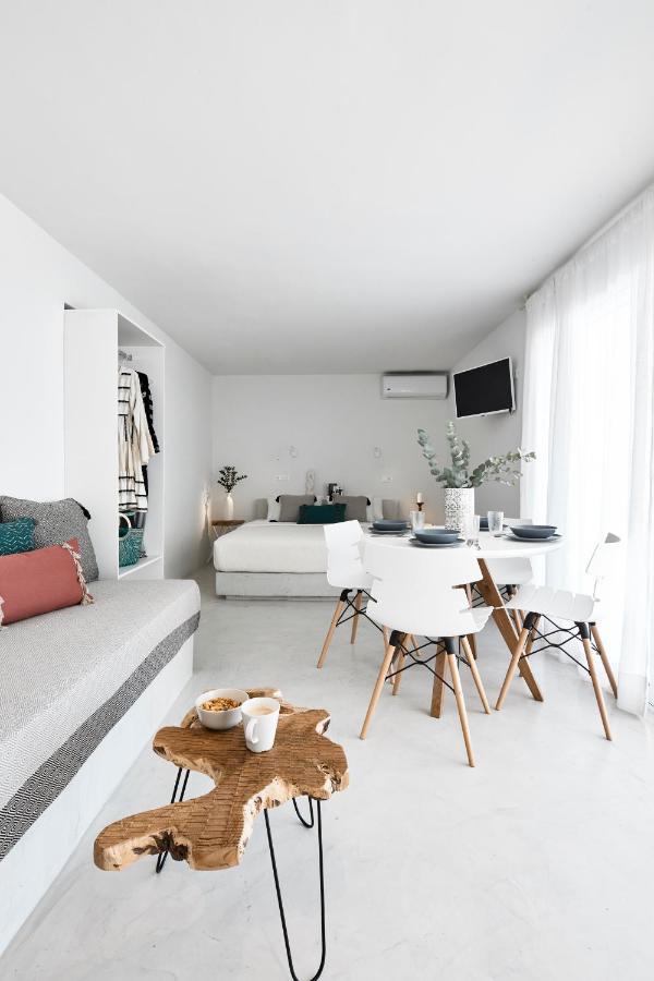 Infinite Blue Luxury Suites Тира Экстерьер фото