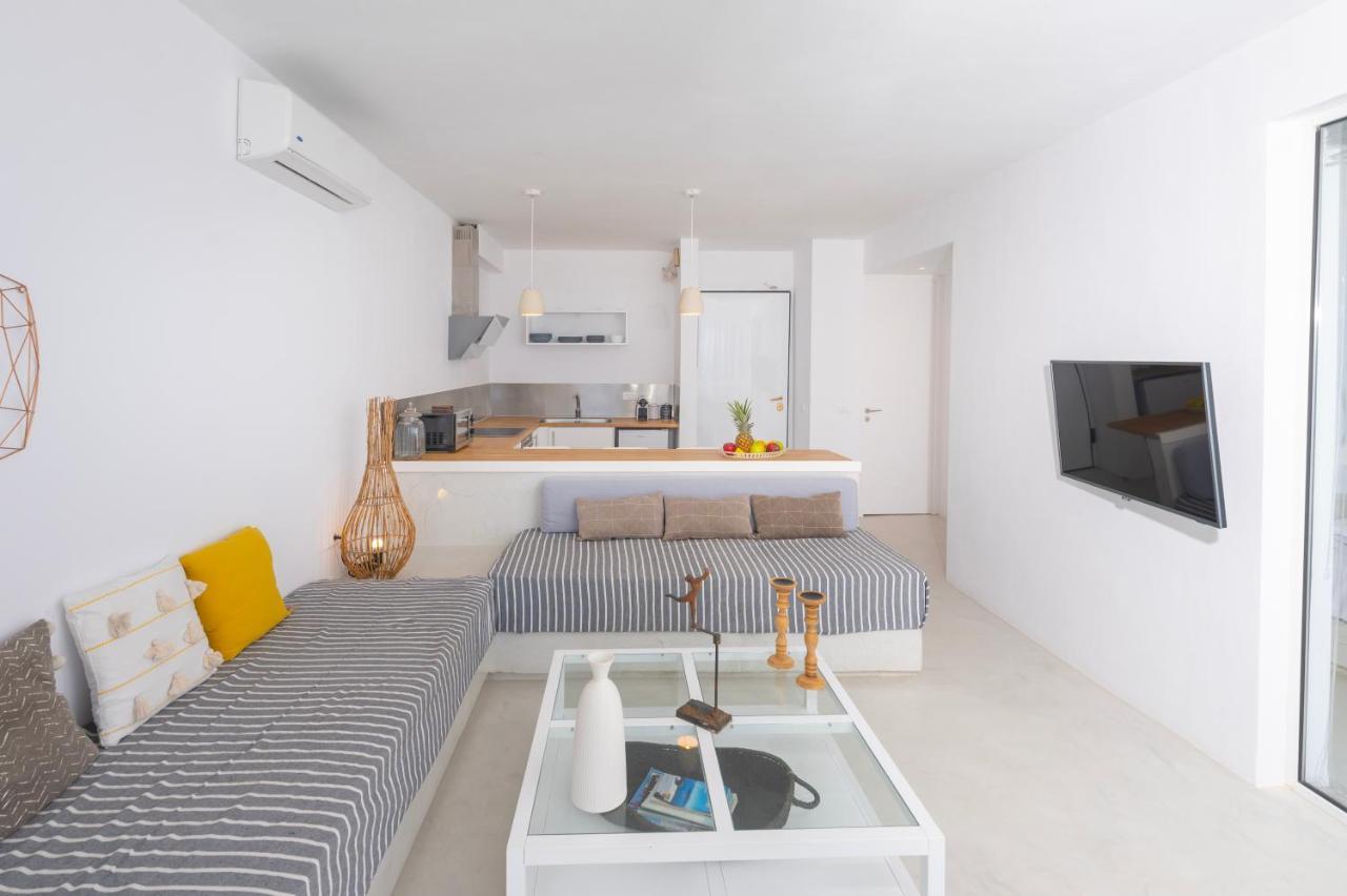 Infinite Blue Luxury Suites Тира Экстерьер фото