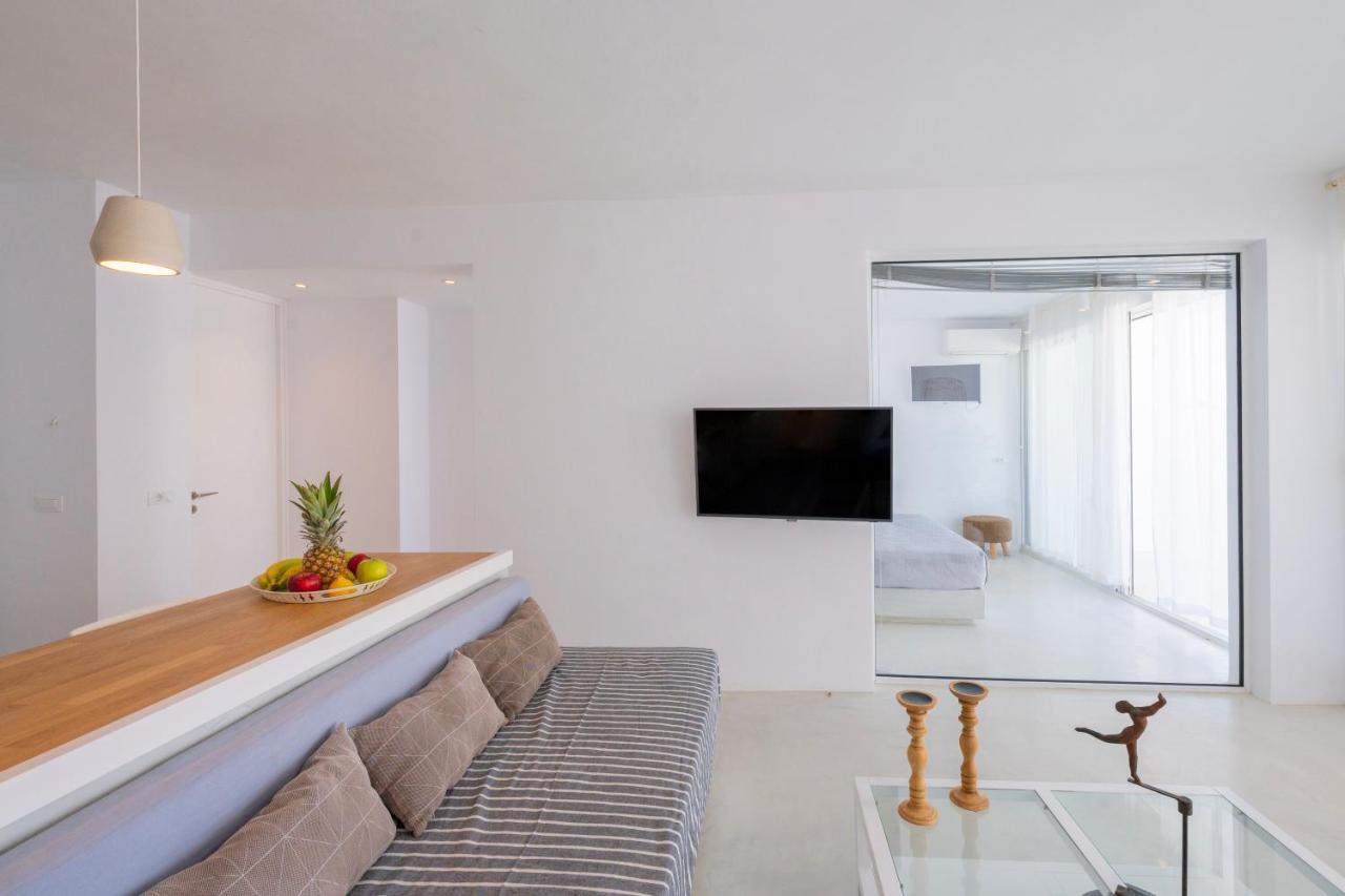 Infinite Blue Luxury Suites Тира Экстерьер фото