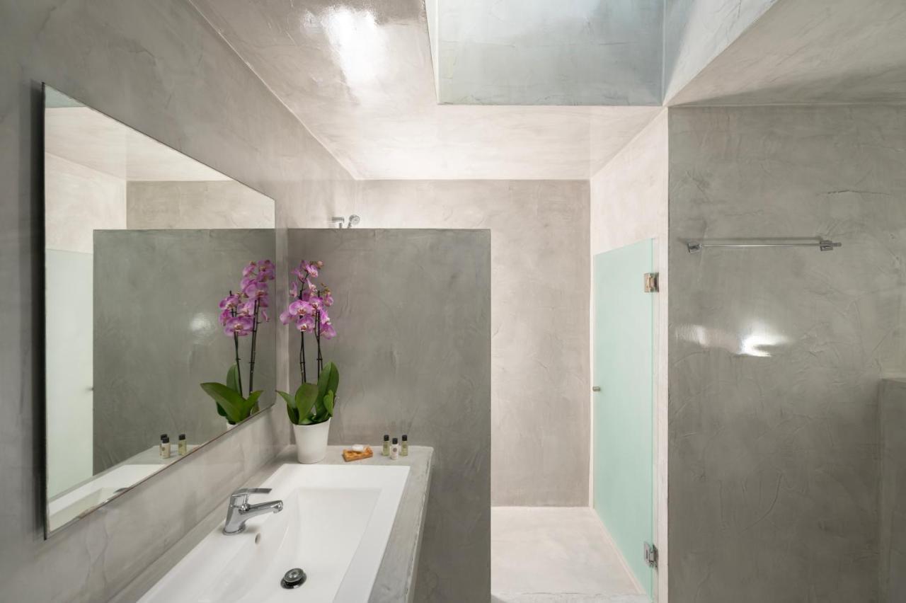 Infinite Blue Luxury Suites Тира Экстерьер фото