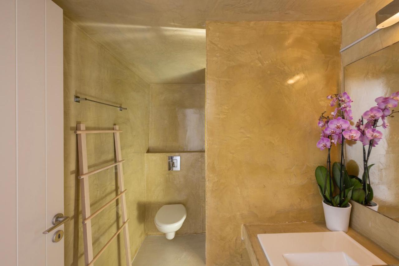 Infinite Blue Luxury Suites Тира Экстерьер фото